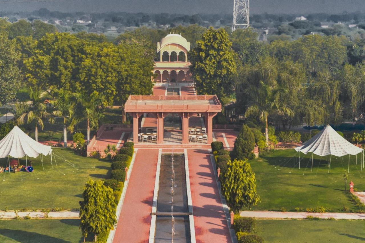Umaid Palace - A Lakeside Heritage Palace Resort Near Jaipur Close To Bhangarh & Chand Baori Stepwell Abhaneri Dubbi Exterior photo