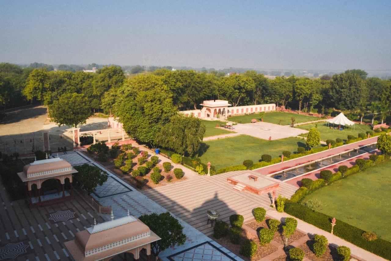 Umaid Palace - A Lakeside Heritage Palace Resort Near Jaipur Close To Bhangarh & Chand Baori Stepwell Abhaneri Dubbi Exterior photo