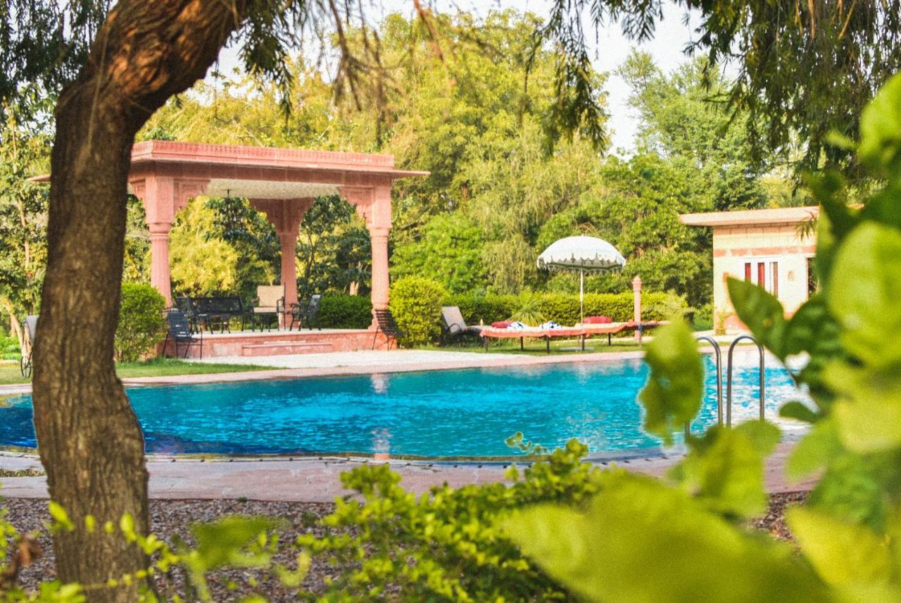 Umaid Palace - A Lakeside Heritage Palace Resort Near Jaipur Close To Bhangarh & Chand Baori Stepwell Abhaneri Dubbi Exterior photo