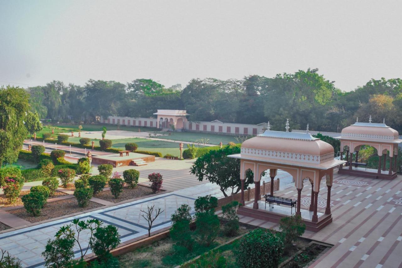 Umaid Palace - A Lakeside Heritage Palace Resort Near Jaipur Close To Bhangarh & Chand Baori Stepwell Abhaneri Dubbi Exterior photo