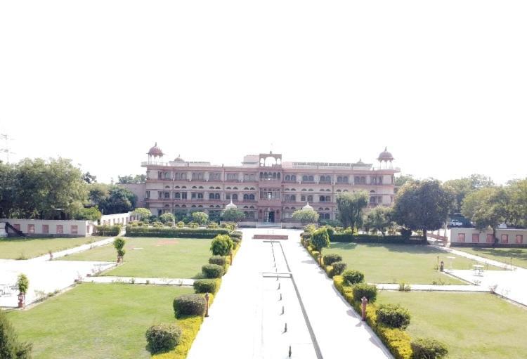 Umaid Palace - A Lakeside Heritage Palace Resort Near Jaipur Close To Bhangarh & Chand Baori Stepwell Abhaneri Dubbi Exterior photo