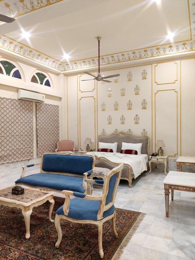 Umaid Palace - A Lakeside Heritage Palace Resort Near Jaipur Close To Bhangarh & Chand Baori Stepwell Abhaneri Dubbi Exterior photo