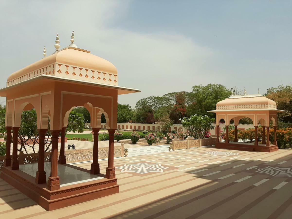 Umaid Palace - A Lakeside Heritage Palace Resort Near Jaipur Close To Bhangarh & Chand Baori Stepwell Abhaneri Dubbi Exterior photo